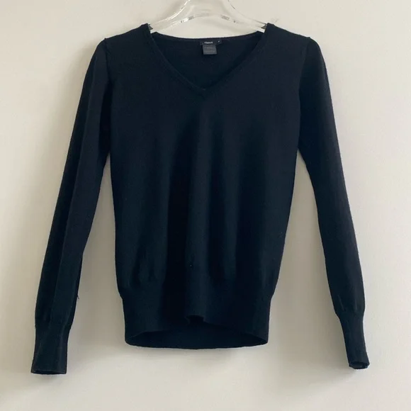 Filippa K Merino Wool V-Neck Sweater - Picture 8 of 15